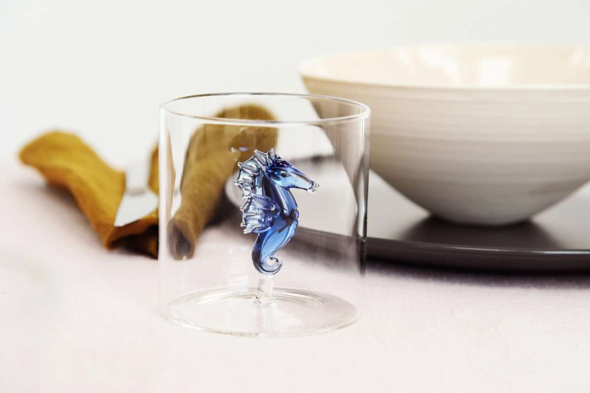 Glas mit Seepferdchen