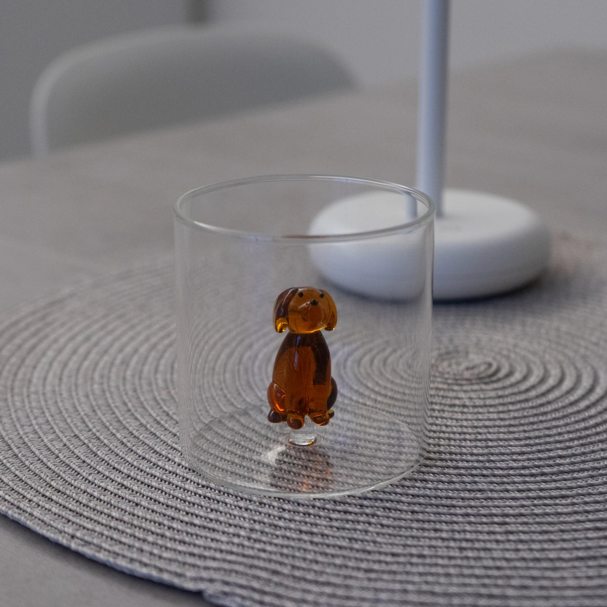 Glas mit Hund