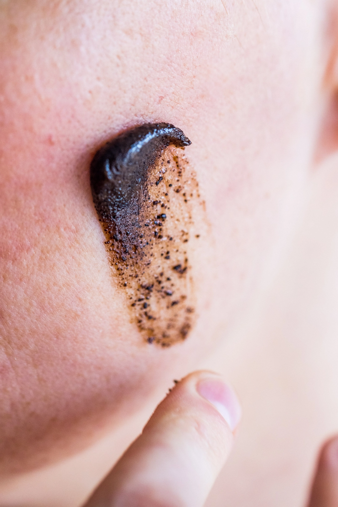 Gesichtspeeling & Maske mit Kaffeesatz